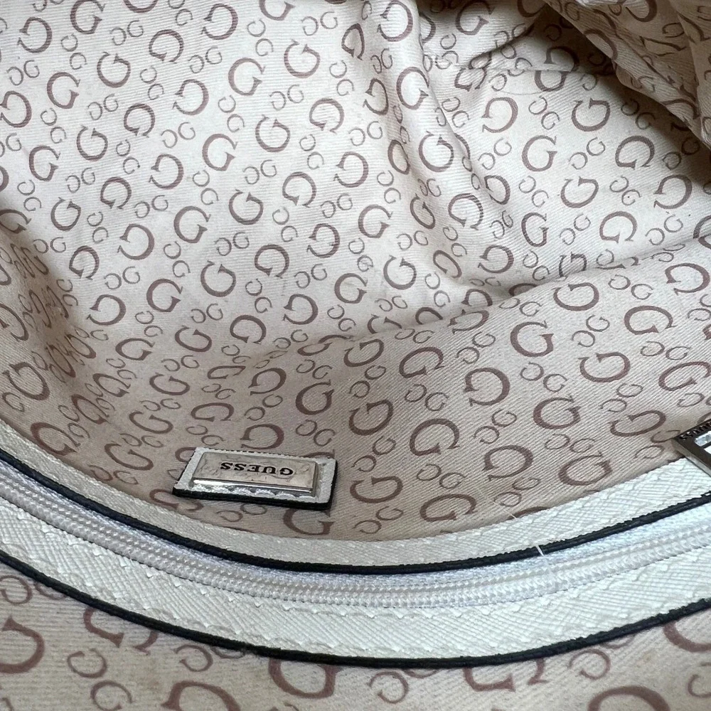 GUESS White Floral Tropical Hibiscus Dome Satchel Crossbody Bag‎ Silver Hardware